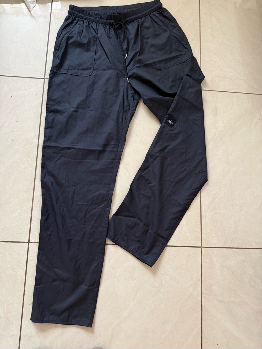 ALO Yoga Cargo Track Pants Women’s Black Lightweight Drawstring Wide Leg